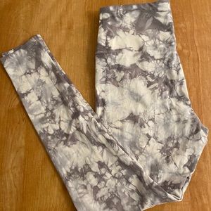 Whit/Grey Full Length Colsie Leggings Size M